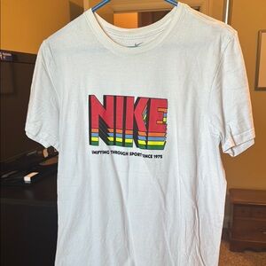 Nike White and Red Short Sleeve Tee